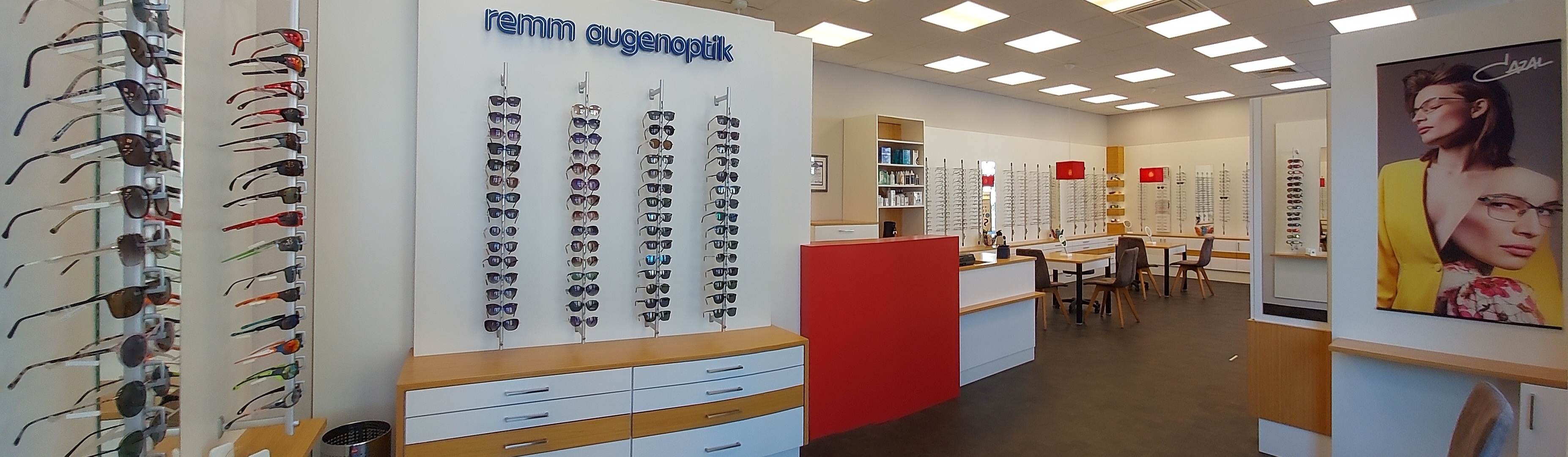 Menschen, die verschiedene optische Leistungen in Anspruch nehmen